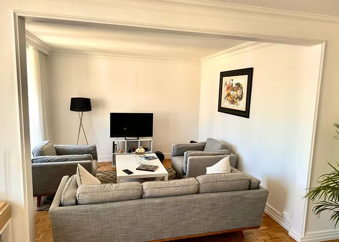 Bergson Top - Appart 80M2, 2 Grandes Chambres, Entierement Renovee Et Equipee, Lumineux, Wifi, Balcon, Calme, Vue Imprenable