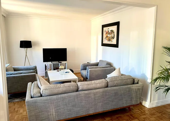 Bergson Top - Appart 80M2, 2 Grandes Chambres, Entierement Renovee Et Equipee, Lumineux, Wifi, Balcon, Calme, Vue Imprenable