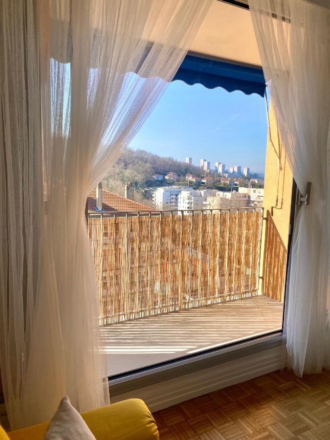 Bergson - 80m2, 2 Grandes Chambres, Entierement Renovee Et Equipee, Lumineux, Wifi, Balcon, Calme, Vue Imprenable *